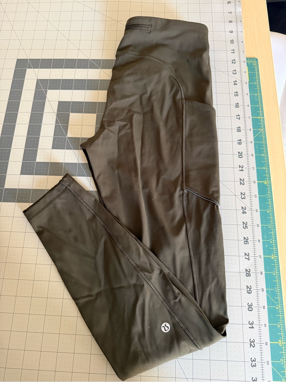 lululemon athletica speed up leggings size 8 Dark Green